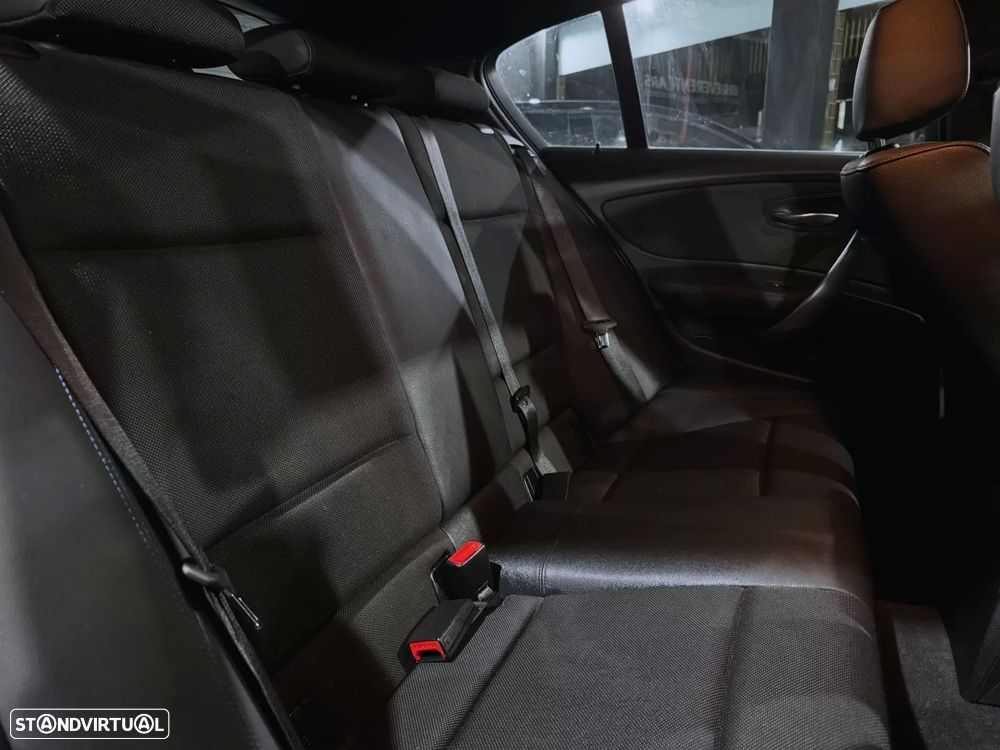 BMW 118 d Pack M - 11