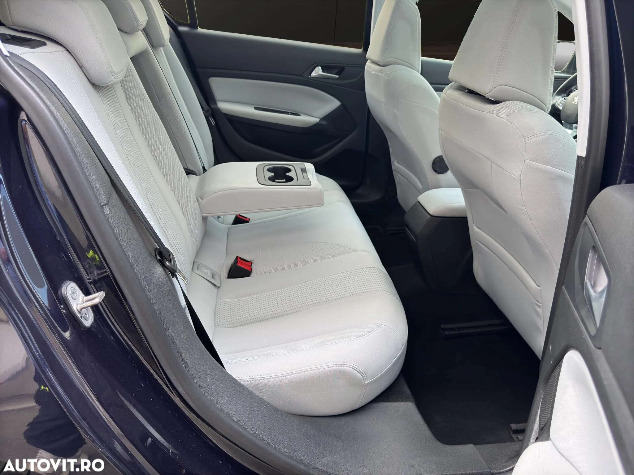Peugeot 308 1.2 L PureTech Turbo Allure Aut. - 12