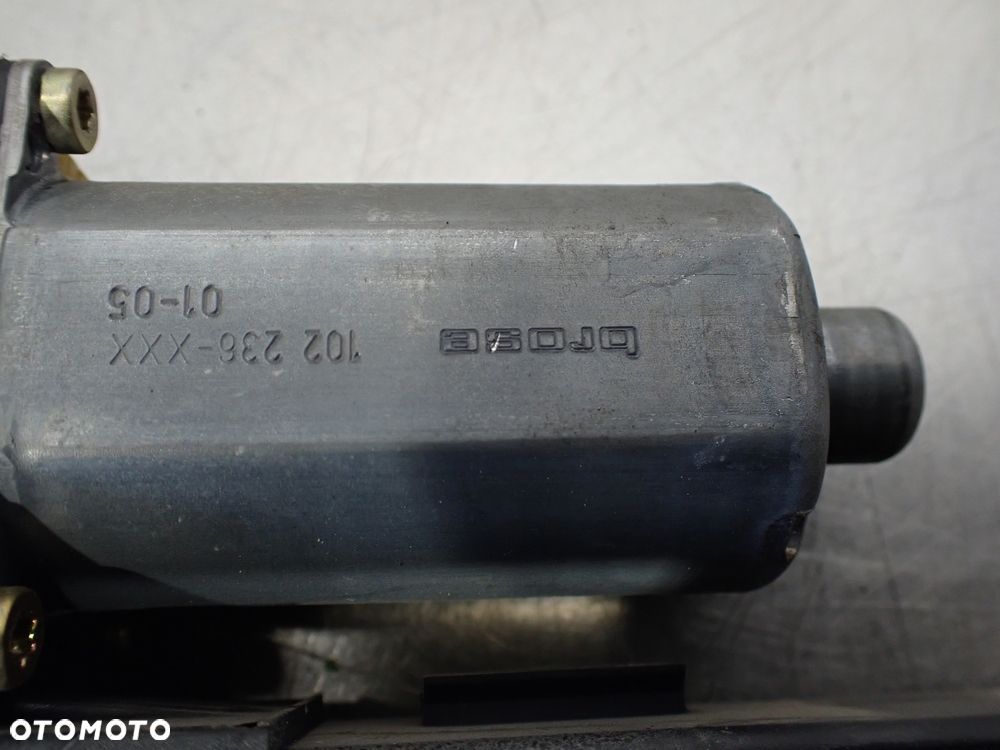 SILNICZEK SZYB PRAWY PRZÓD AUDI A4 B6 2.0 - 3