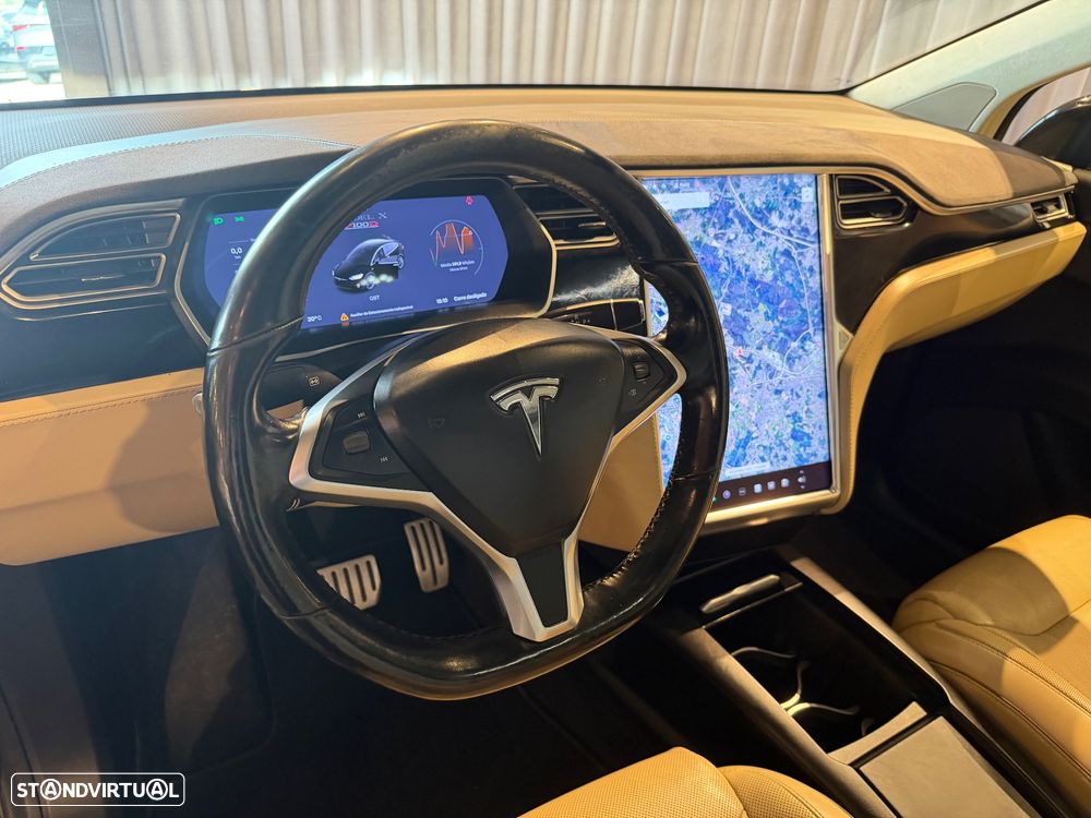 Tesla Model X P100D - 23