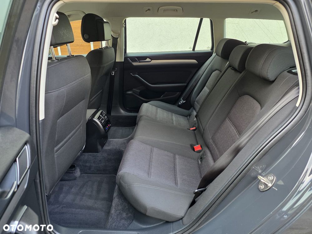 Volkswagen Passat Variant 2.0 TDI SCR DSG Comfortline - 9