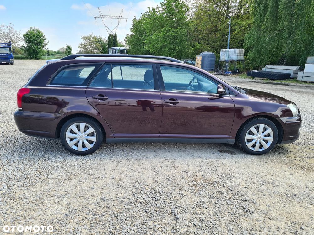 Toyota Avensis - 10