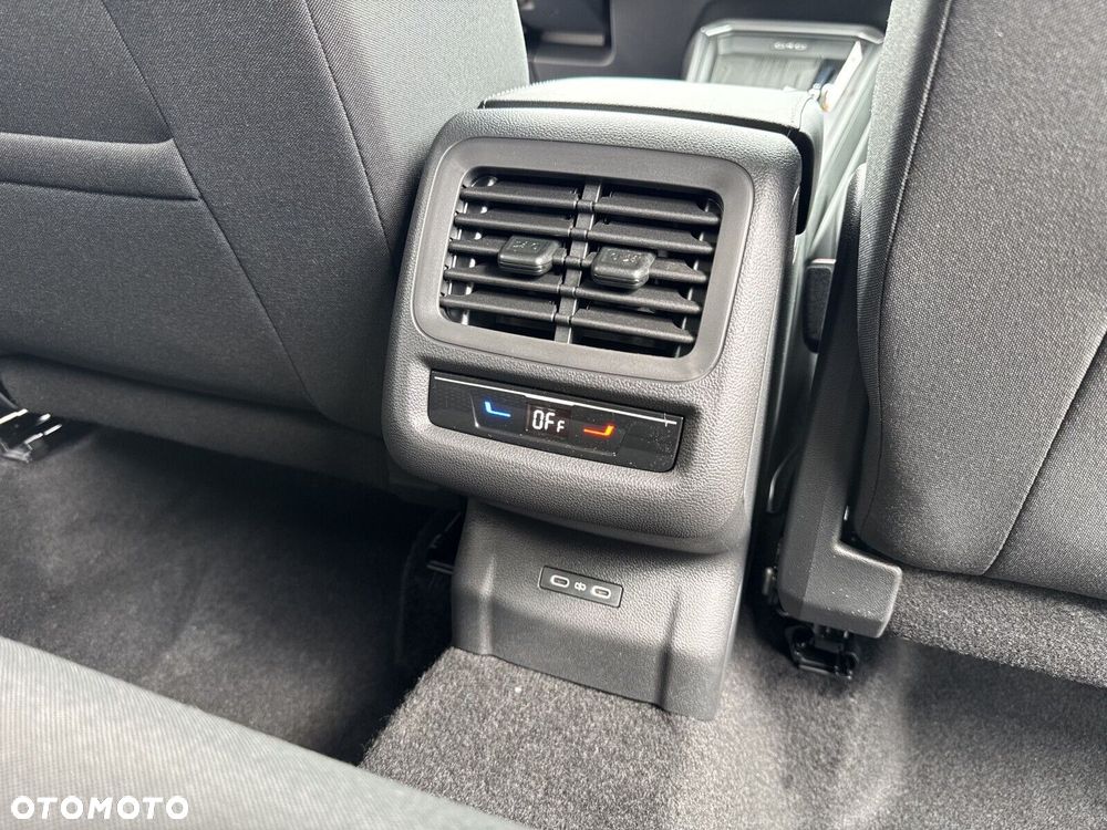Volkswagen T-Roc 1.5 eTSI Life DSG - 23