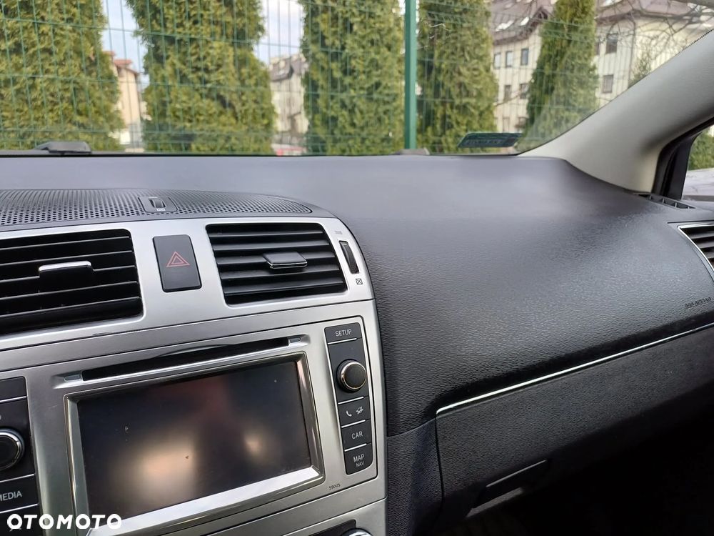 Toyota Avensis 1.8 Premium - 6