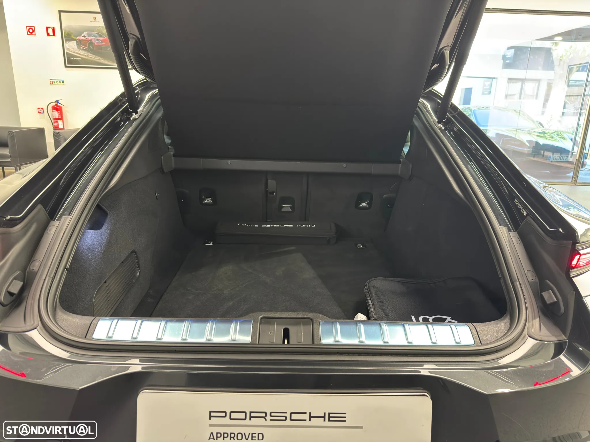 Porsche Panamera 4 E-Hybrid - 33