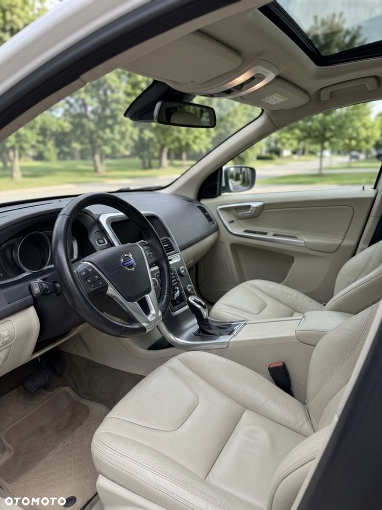 Volvo XC 60 3.2 AWD RDesign - 12