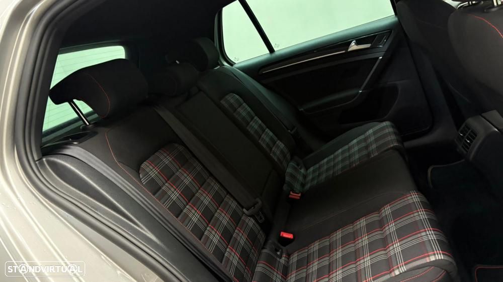 VW Golf 2.0 TSi GTi - 47