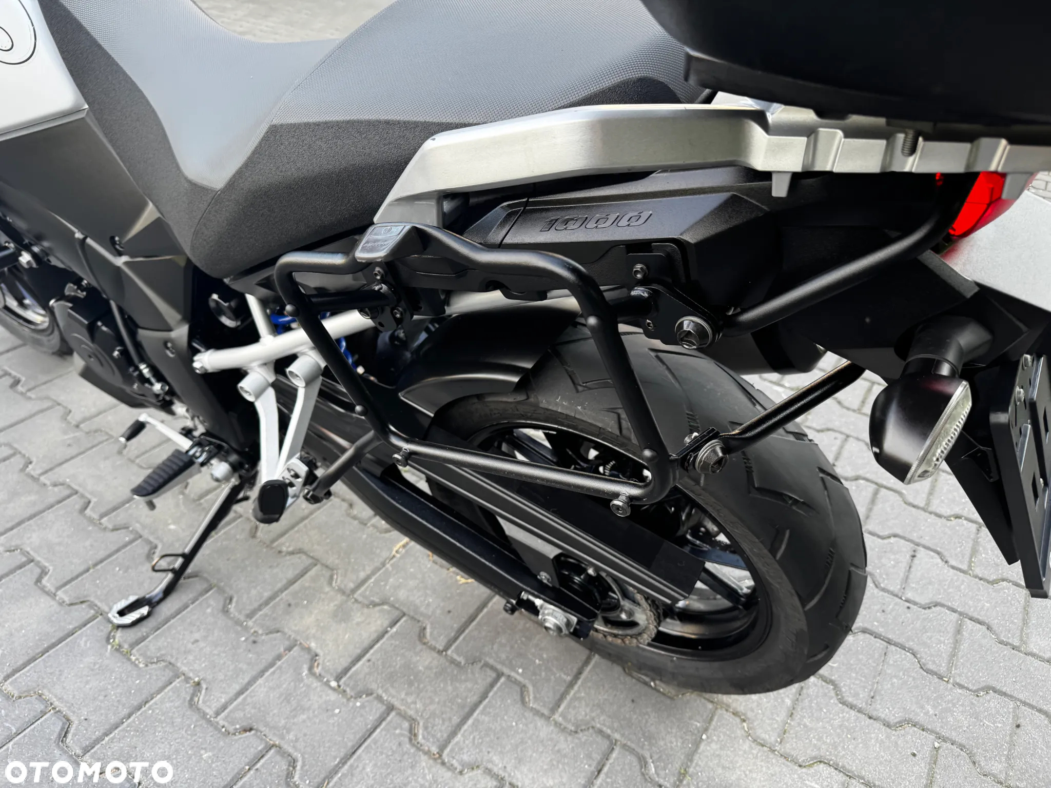 Suzuki V-STROM - 24