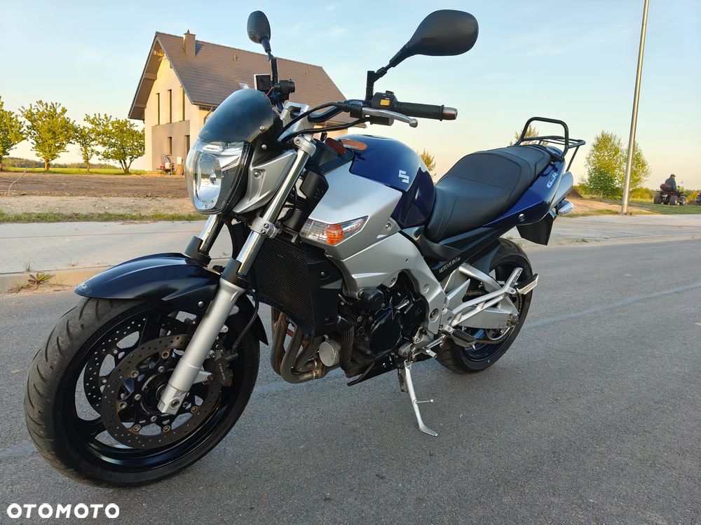 Suzuki GSR - 2