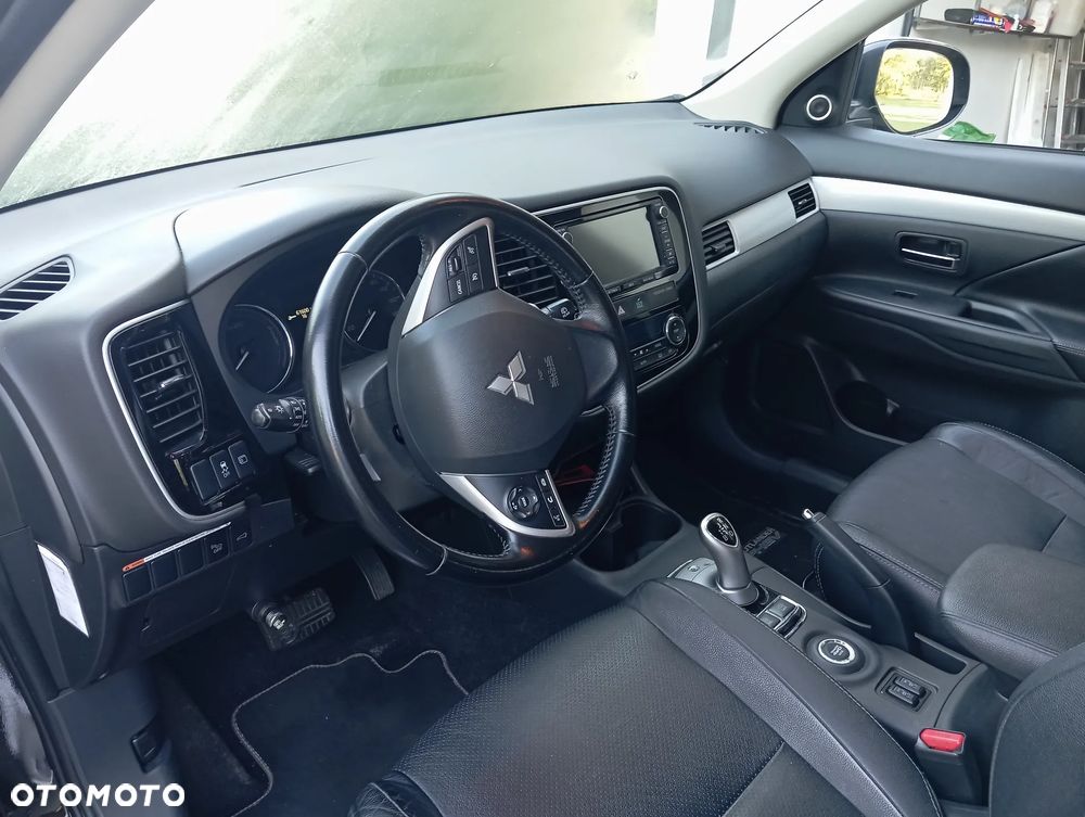 Mitsubishi Outlander - 9