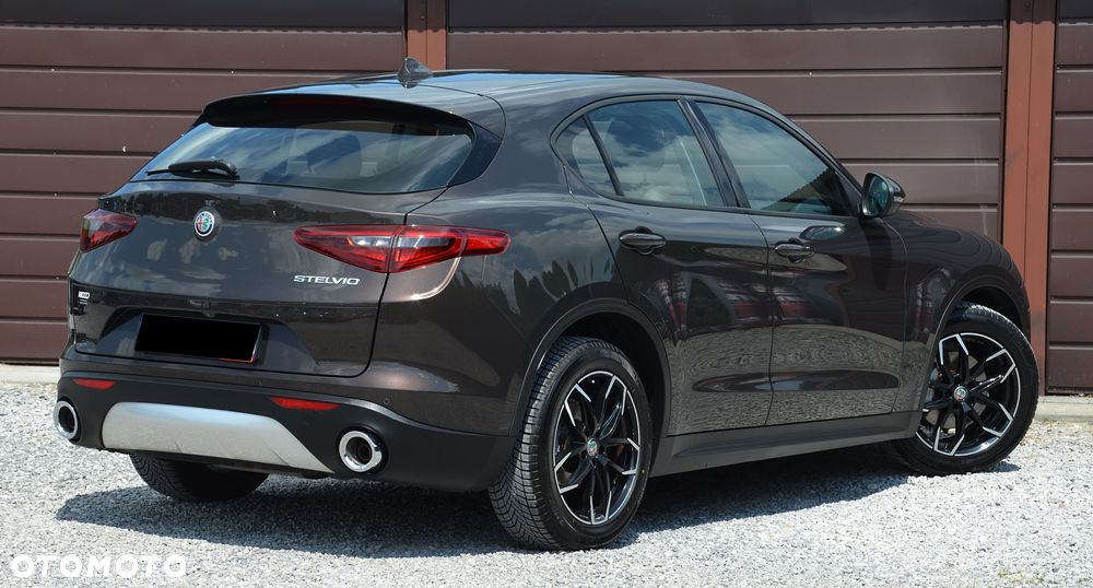 Alfa Romeo Stelvio 2.2 16V AT8 Business - 4