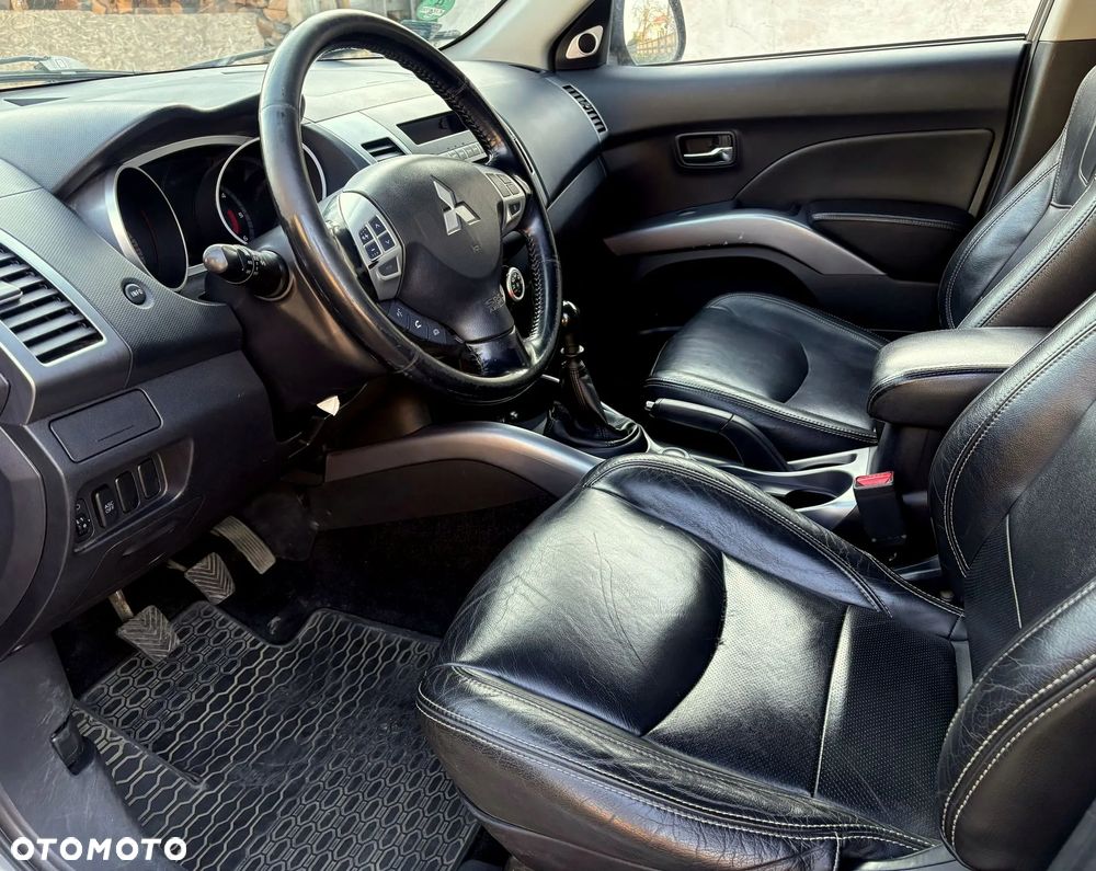 Mitsubishi Outlander - 9