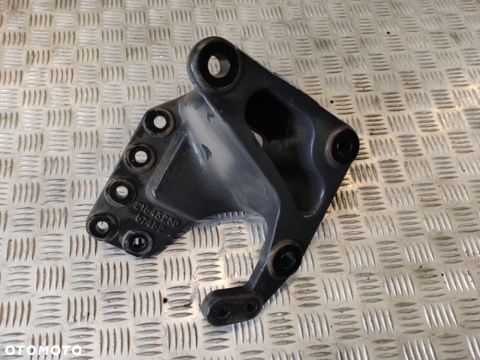 Mocowanie kolumny przekładni  przód Renault Gama d r19,5 - 3