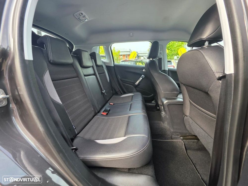 Peugeot 2008 1.2 PureTech Allure EAT6 - 17