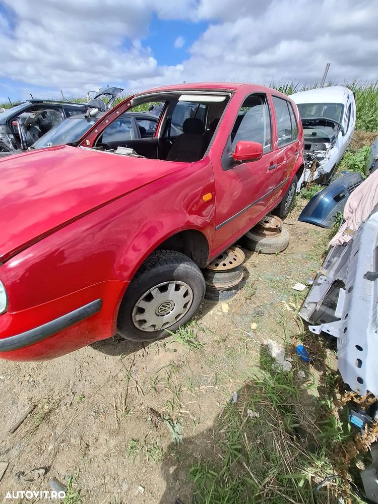 Dezmembrez Volkswagen Golf 4 - 2