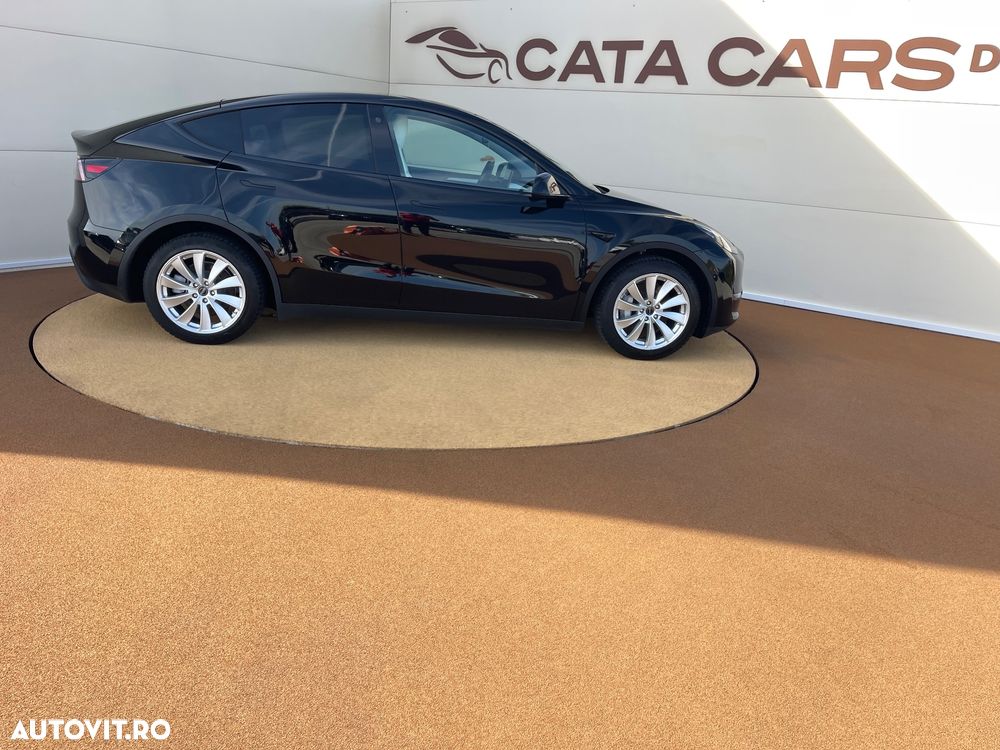 Tesla Model Y Long Range Dual Motor AWD - 16