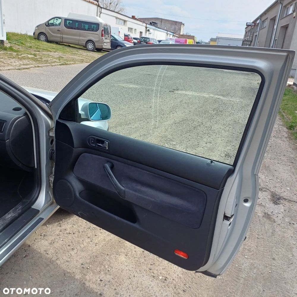 Volkswagen Golf 1.6 - 6