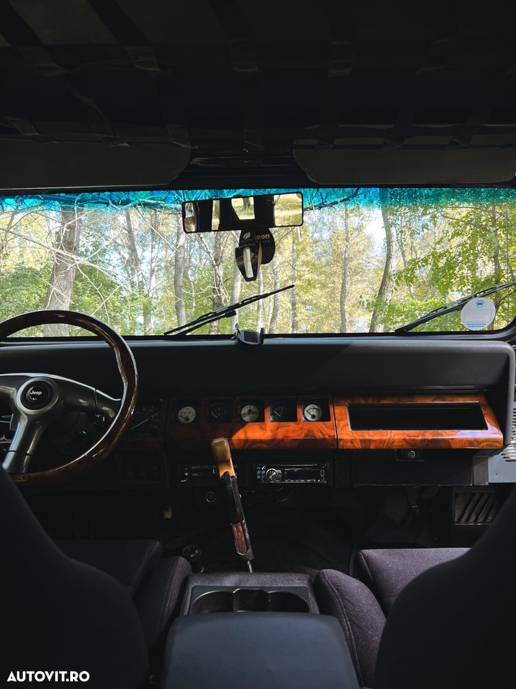 Jeep Wrangler - 8