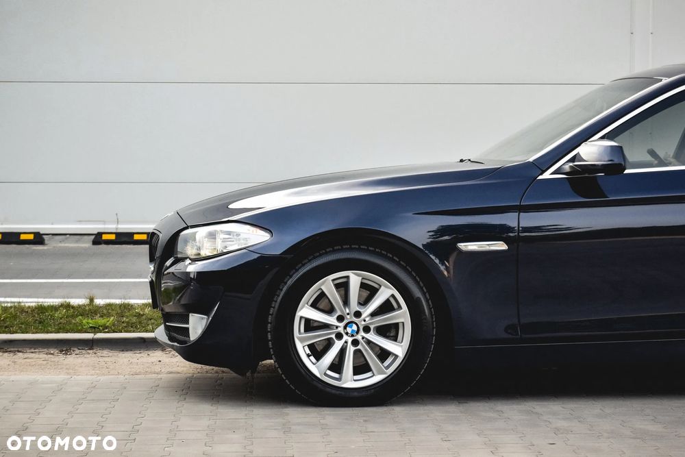 BMW Seria 5 520i - 11