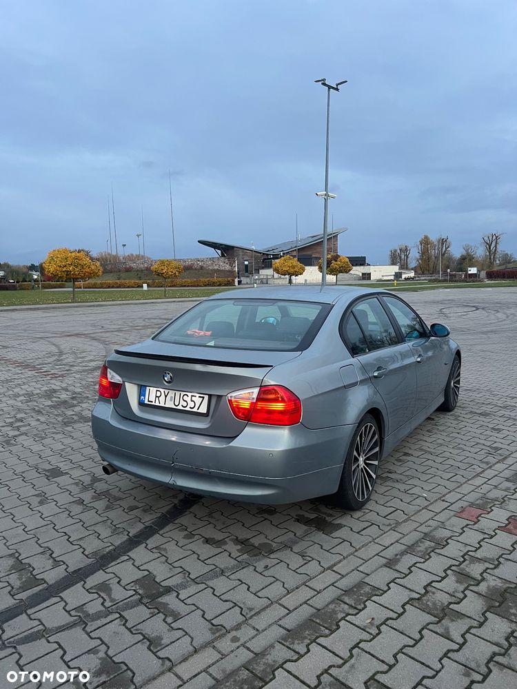 BMW Seria 3 318i - 5