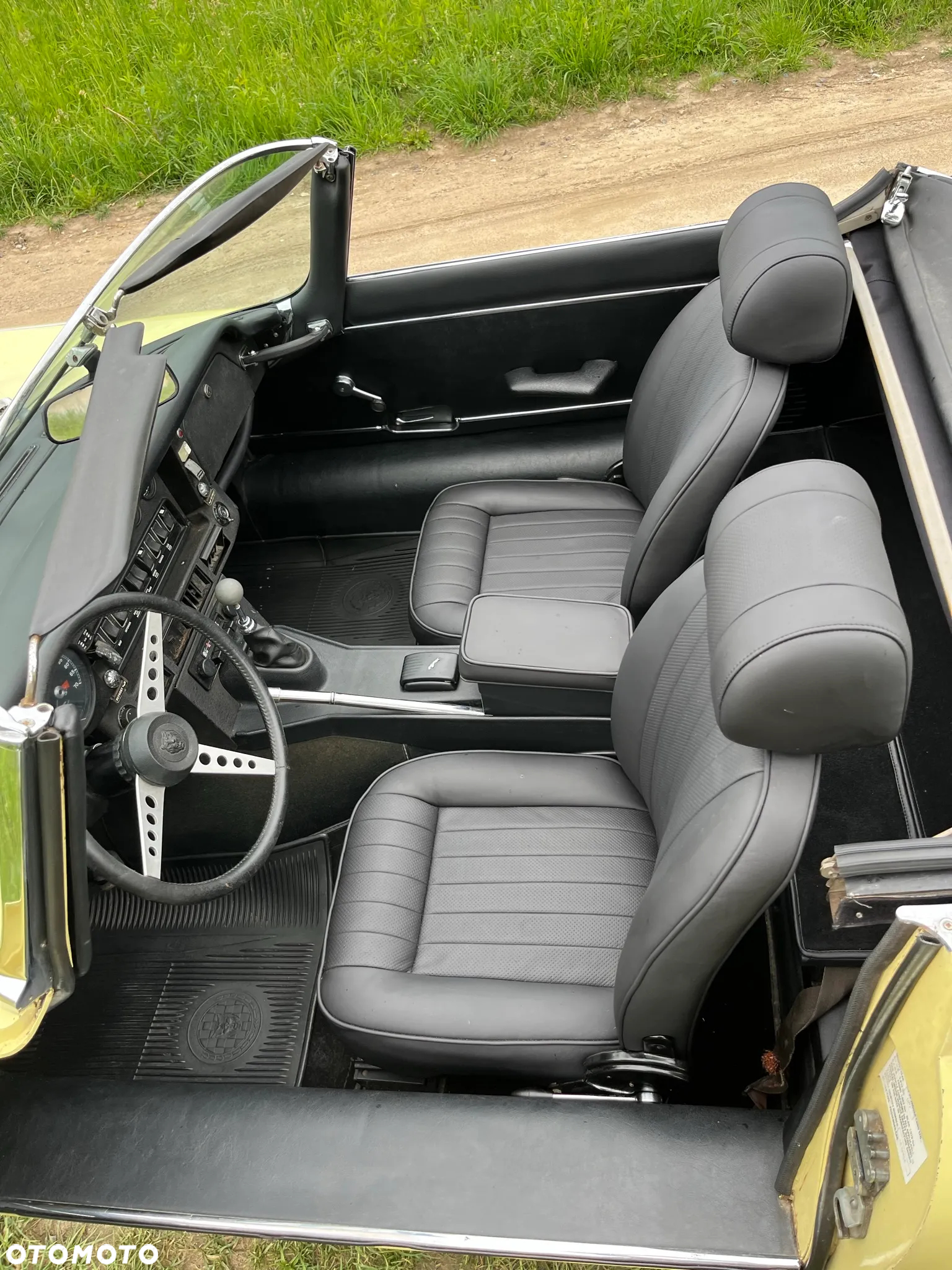 Jaguar E-Type - 18