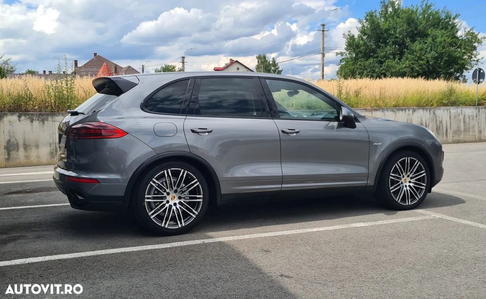 Porsche Cayenne S Diesel Platinum Edition - 3