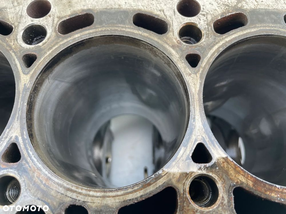 GOŁY BLOK DÓŁ SILNIKA VW TOURAN I GOLF V AUDI A3 2.0 TDI 140KM BKD 038103021CJ - 9