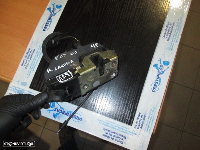Fecho 009159 RENAULT LAGUNA 2006 FE 6 Pinos - 2