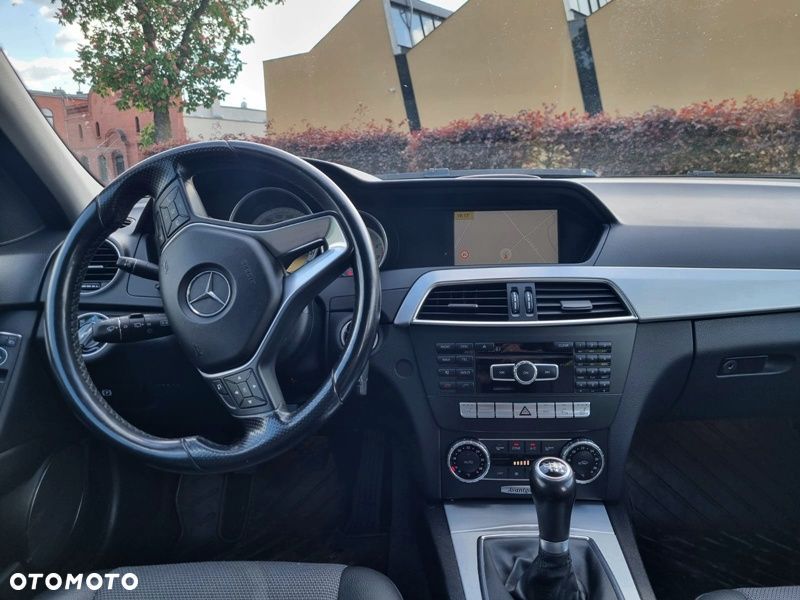 Mercedes-Benz Klasa C 180 CGI BlueEff Avantgarde - 12