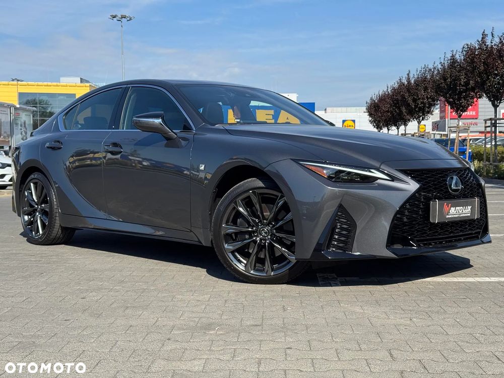 Lexus IS