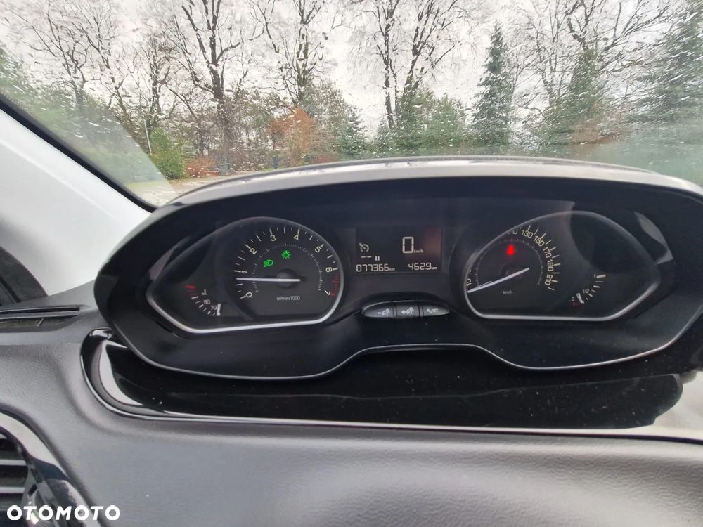 Peugeot 208 1.2 PureTech Allure - 17