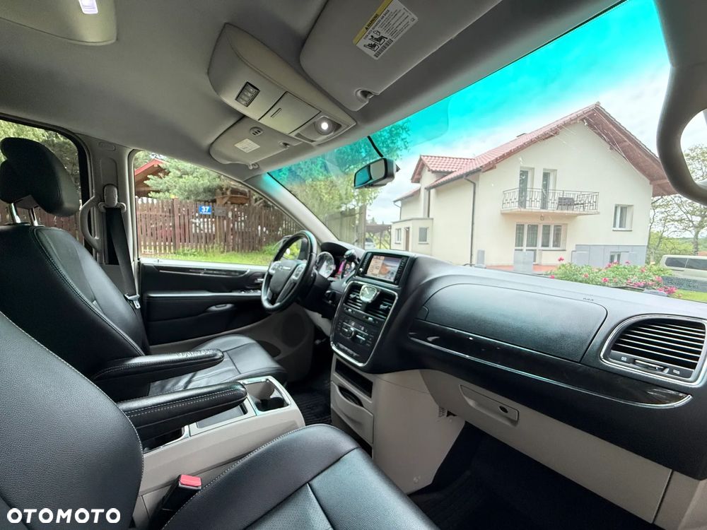 Chrysler Town & Country 3.6 Touring - 30