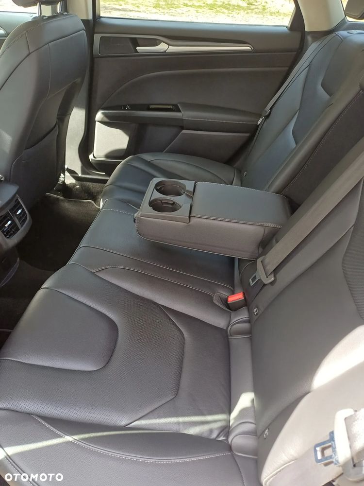 Ford Mondeo 2.0 TDCi Titanium PowerShift - 11