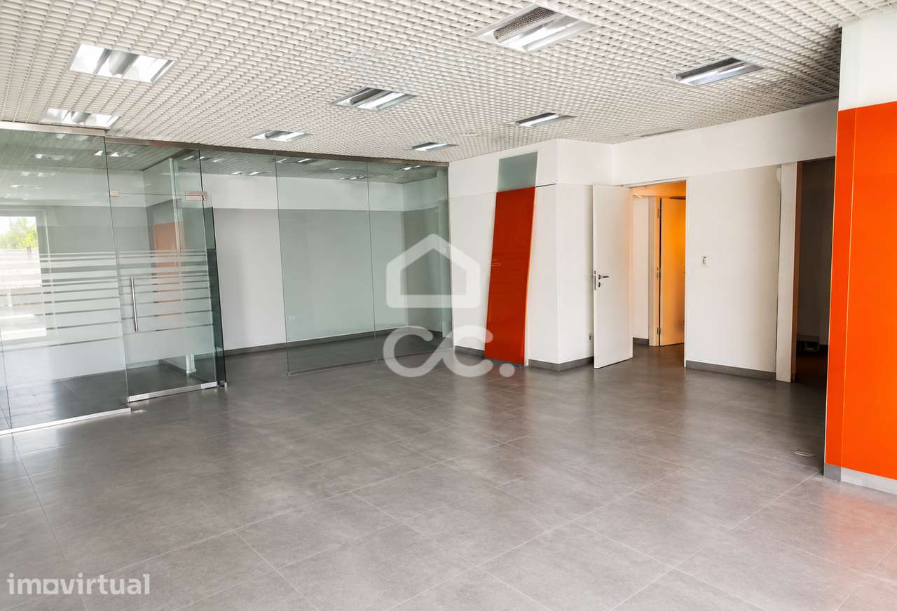 Loja de 2 Pisos com 242 m² em Amiais de Baixo – Santarém - Grande imagem: 4/18