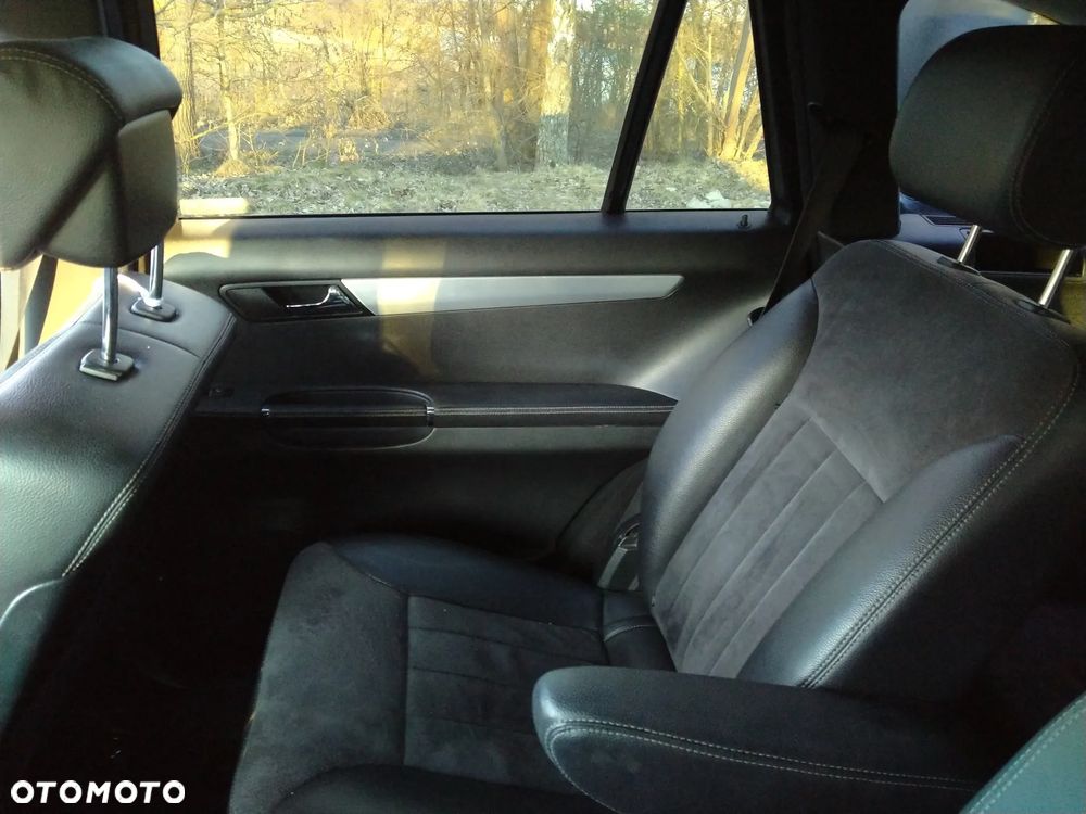 Mercedes-Benz Klasa R 320 CDI 4Matic 7G-TRONIC - 35