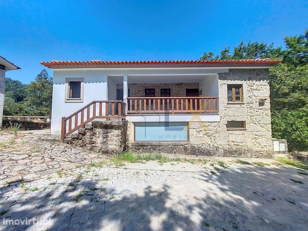 Moradia T2 totalmente recuperada em Sever do Vouga, vendida mobilad... - Grande imagem: 2/33