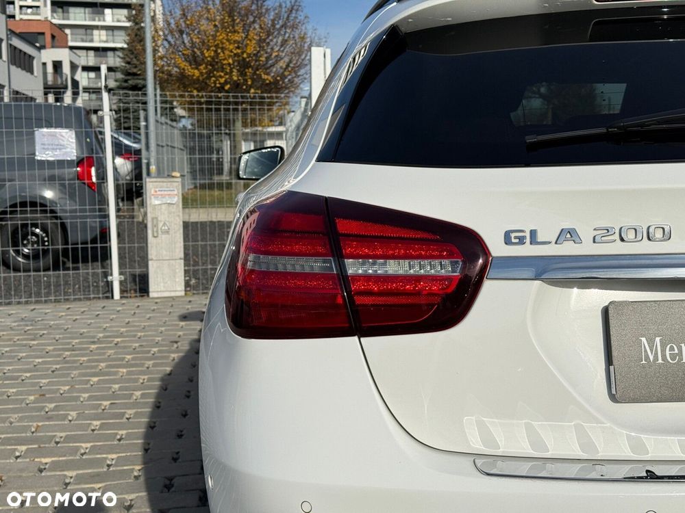 Mercedes-Benz GLA 200 7G-DCT Urban - 10