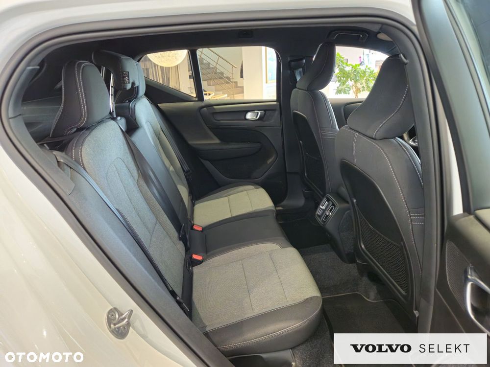 Volvo XC 40 - 25