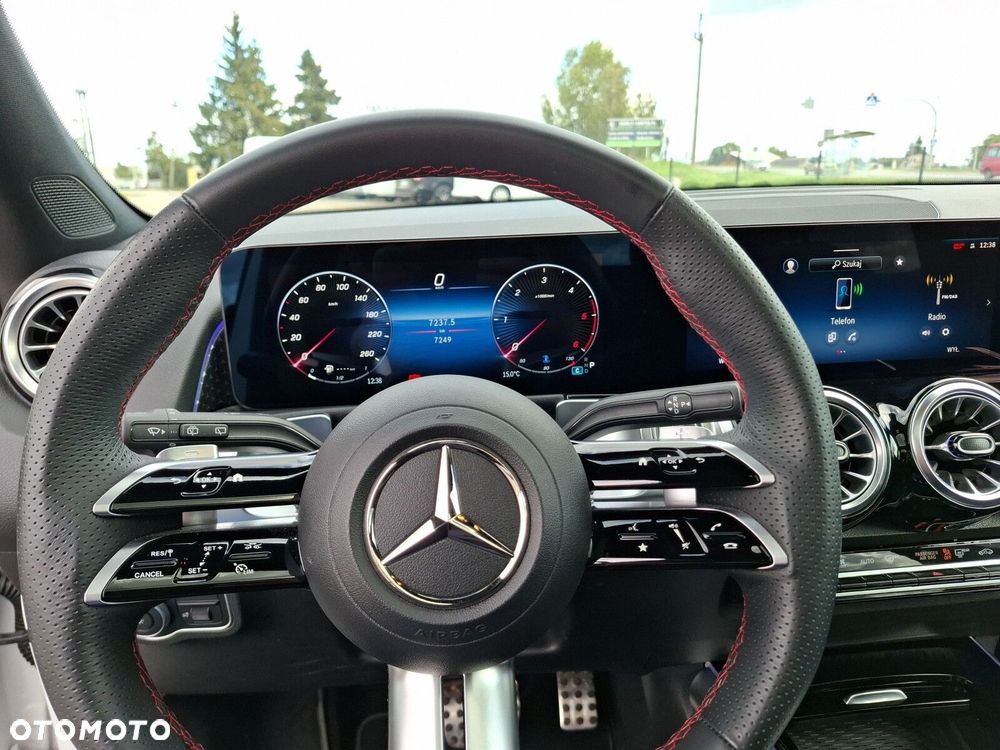 Mercedes-Benz GLB - 10
