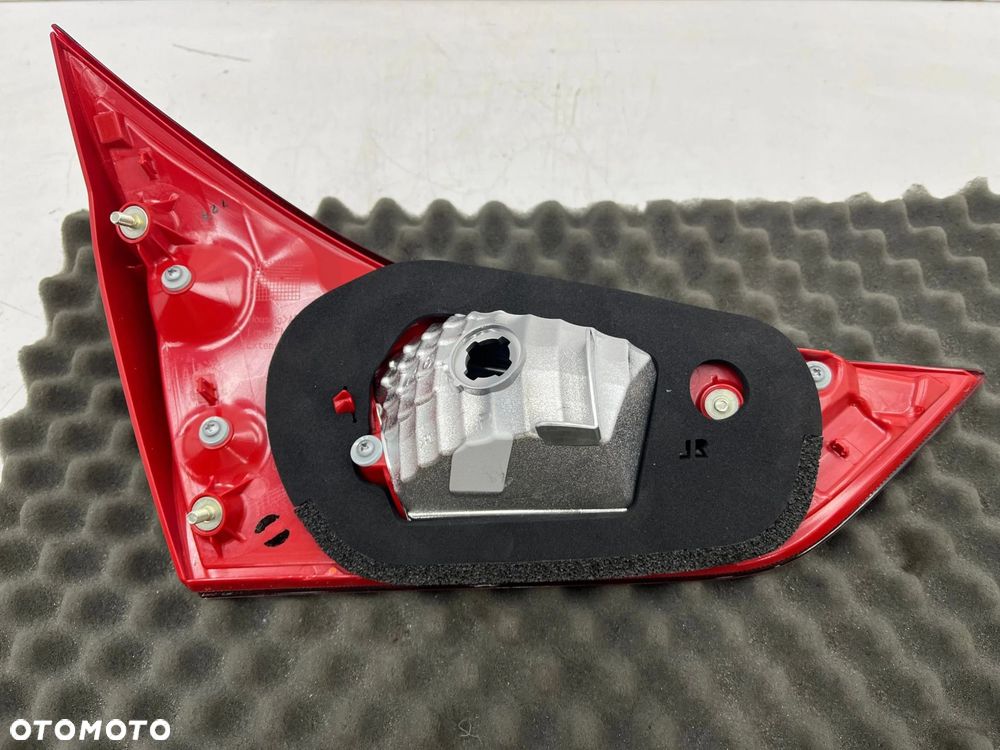 Lampa Toyota Auris II E18 Corolla HB 12-15r. NOWA prawa tylna w klapę bagażnika EU Oryginalna 81581- - 6