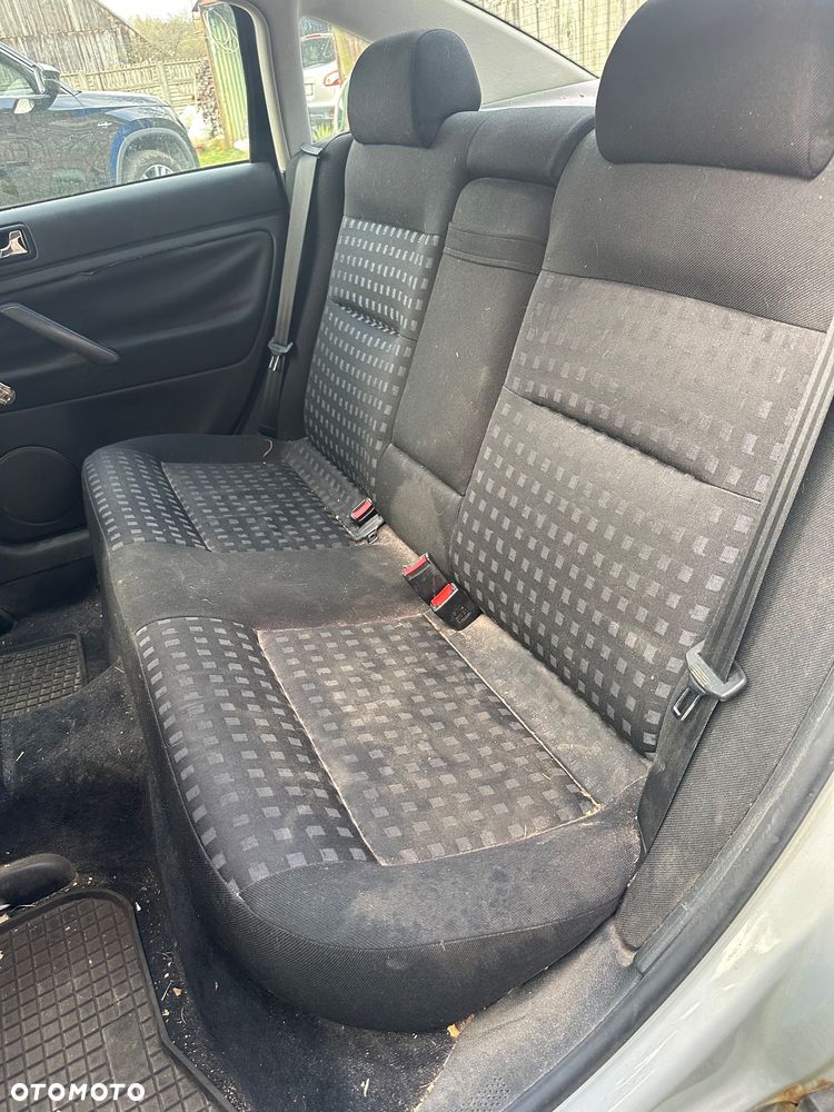 Volkswagen Passat 1.6 - 15