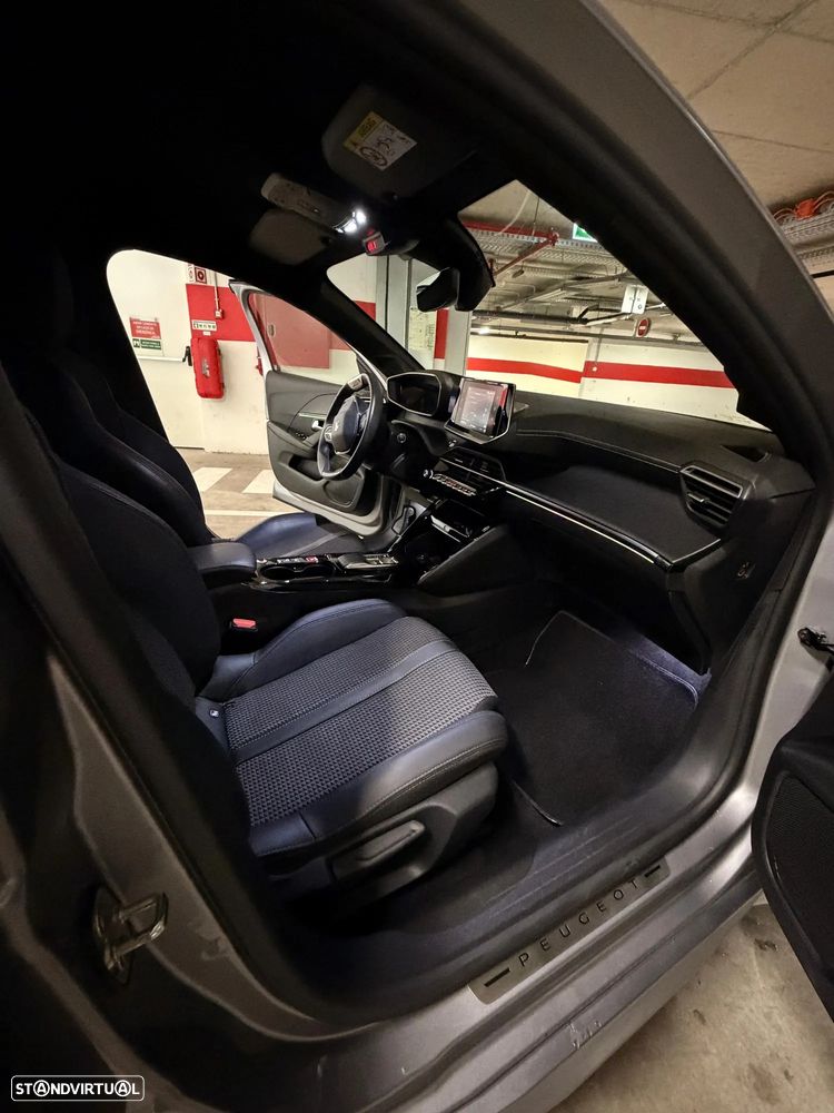 Peugeot e-208 GT - 7