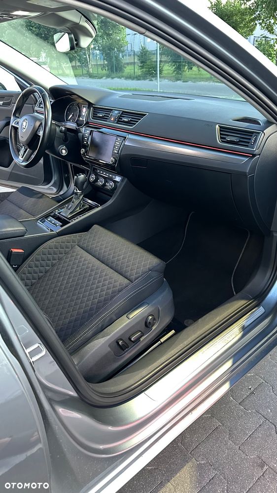 Skoda Superb 2.0 TDI Sportline DSG - 25