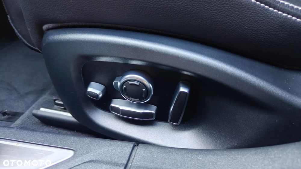 Jaguar XF 2.0 i4D AWD R-Sport - 13