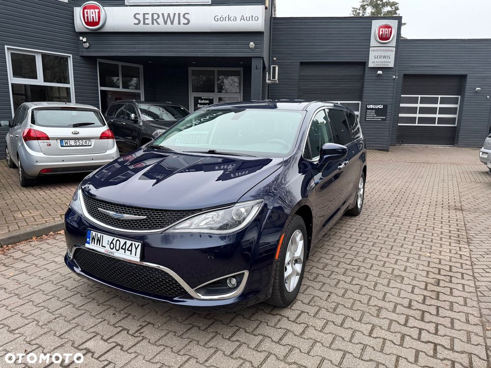 Chrysler Pacifica - 1