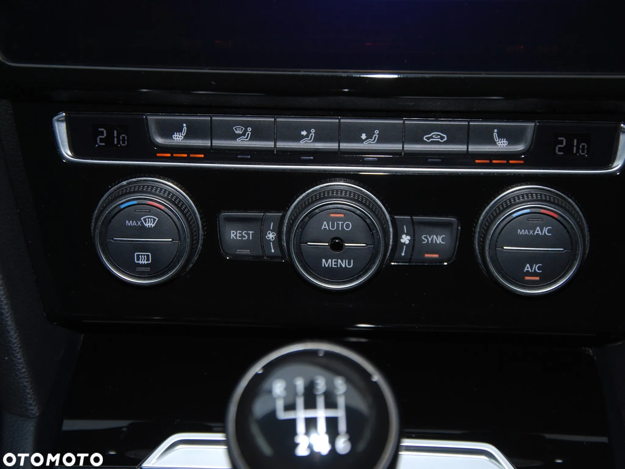 Volkswagen Passat 1.8 TSI BMT Highline - 35