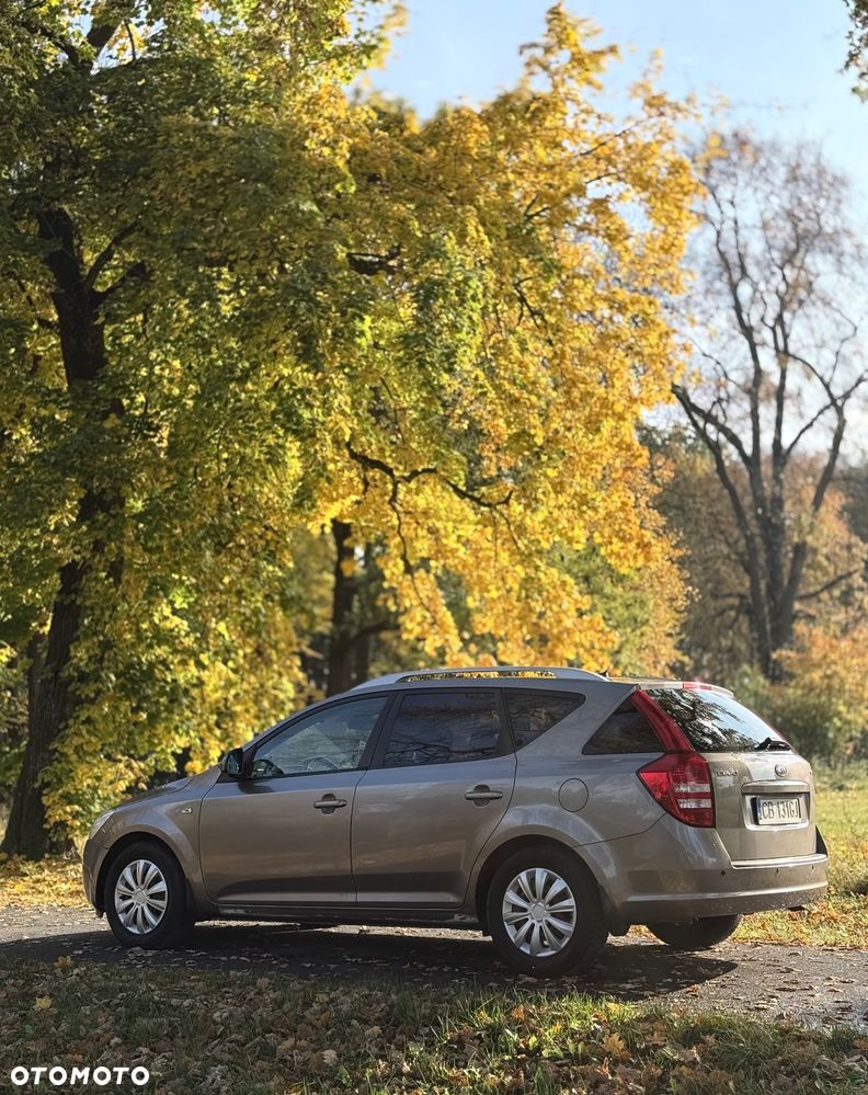 Kia Ceed Cee'd 1.6 Crdi Comfort + - 7