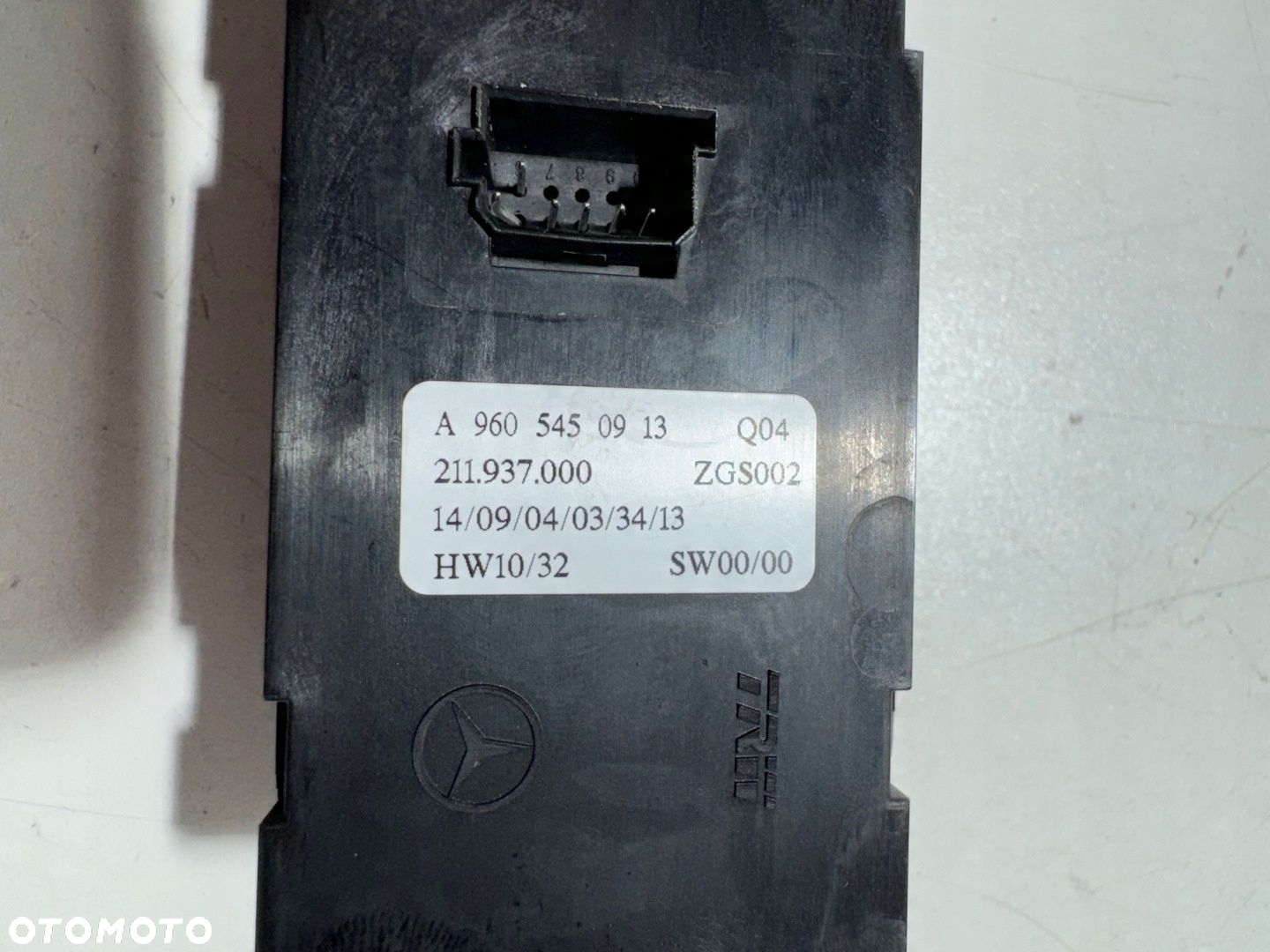PRZEŁĄCZNIK PANEL SZYBY PRAWEJ MERCEDES ACTROS MP 4 A9605450913 - 3