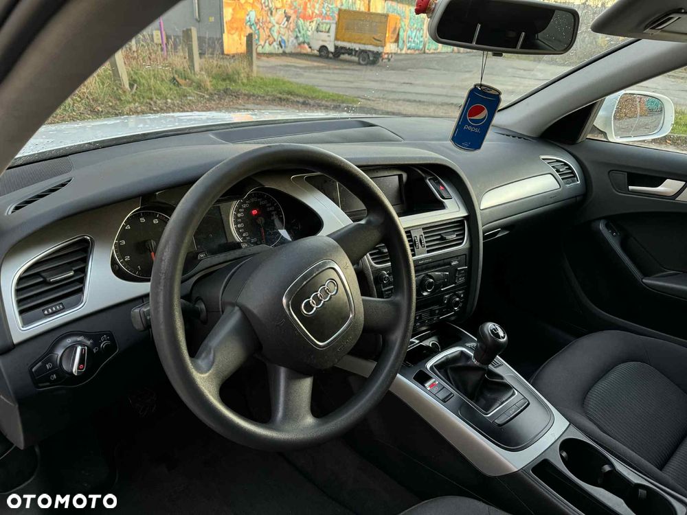 Audi A4 Limousine - 13