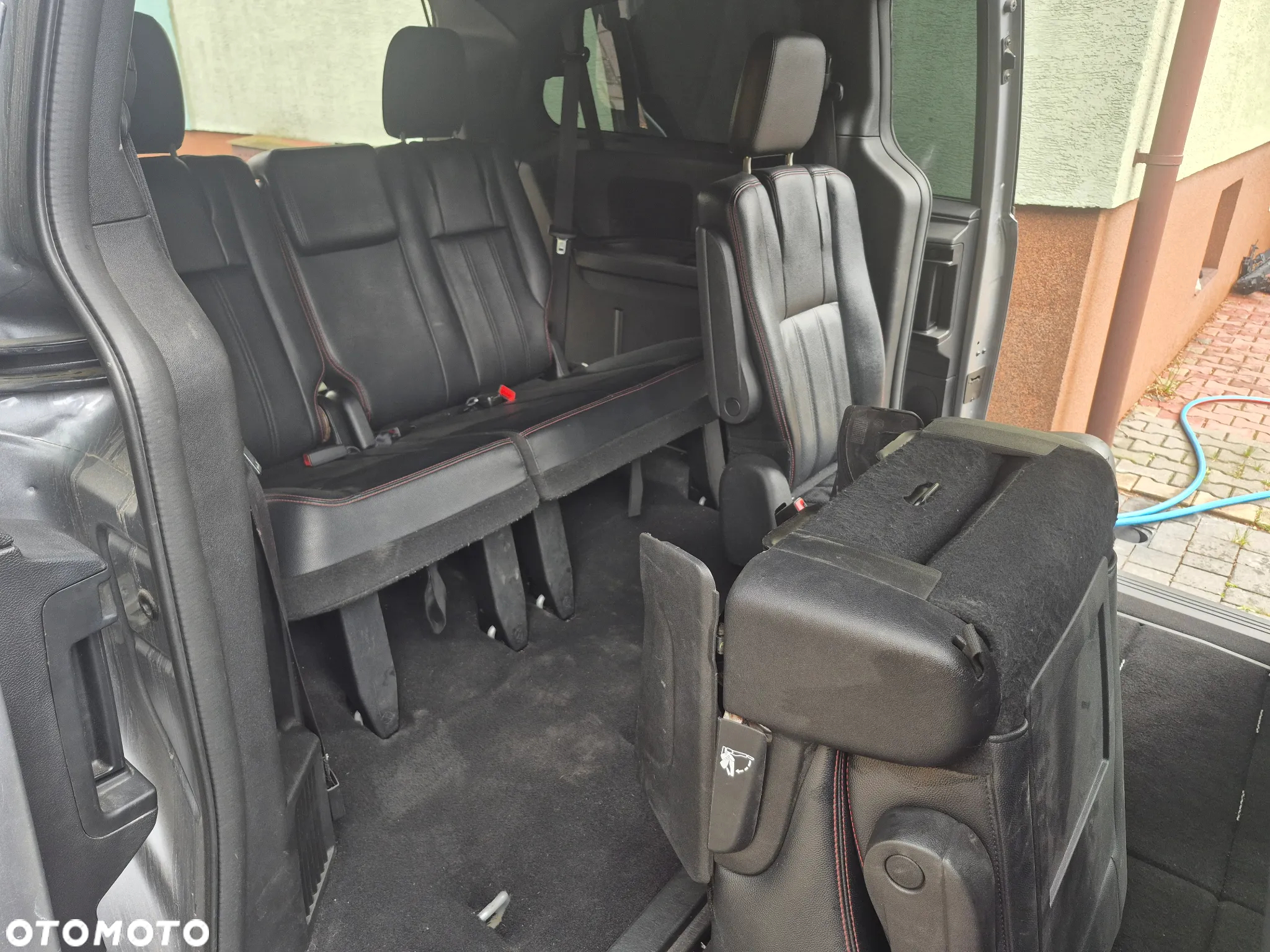 Dodge Grand Caravan - 32